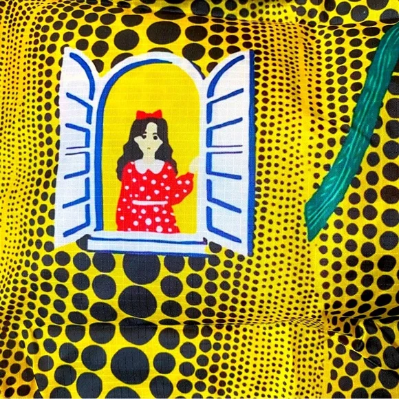 YAYOI KUSAMA LARGE COLORFUL SHOPPER BAG: GIRL LOOKING OUT OF PUMPKIN WINDOW - Picture 4 of 10